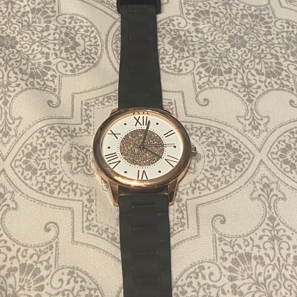 5/$10 | Claire’s Watch - Picture 3 of 4